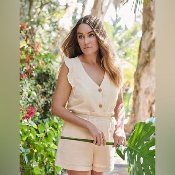 NWT- LC Lauren Conrad- Cream Organic Ruffle Button Down Tank Top, Size Large - Picture 1 of 11